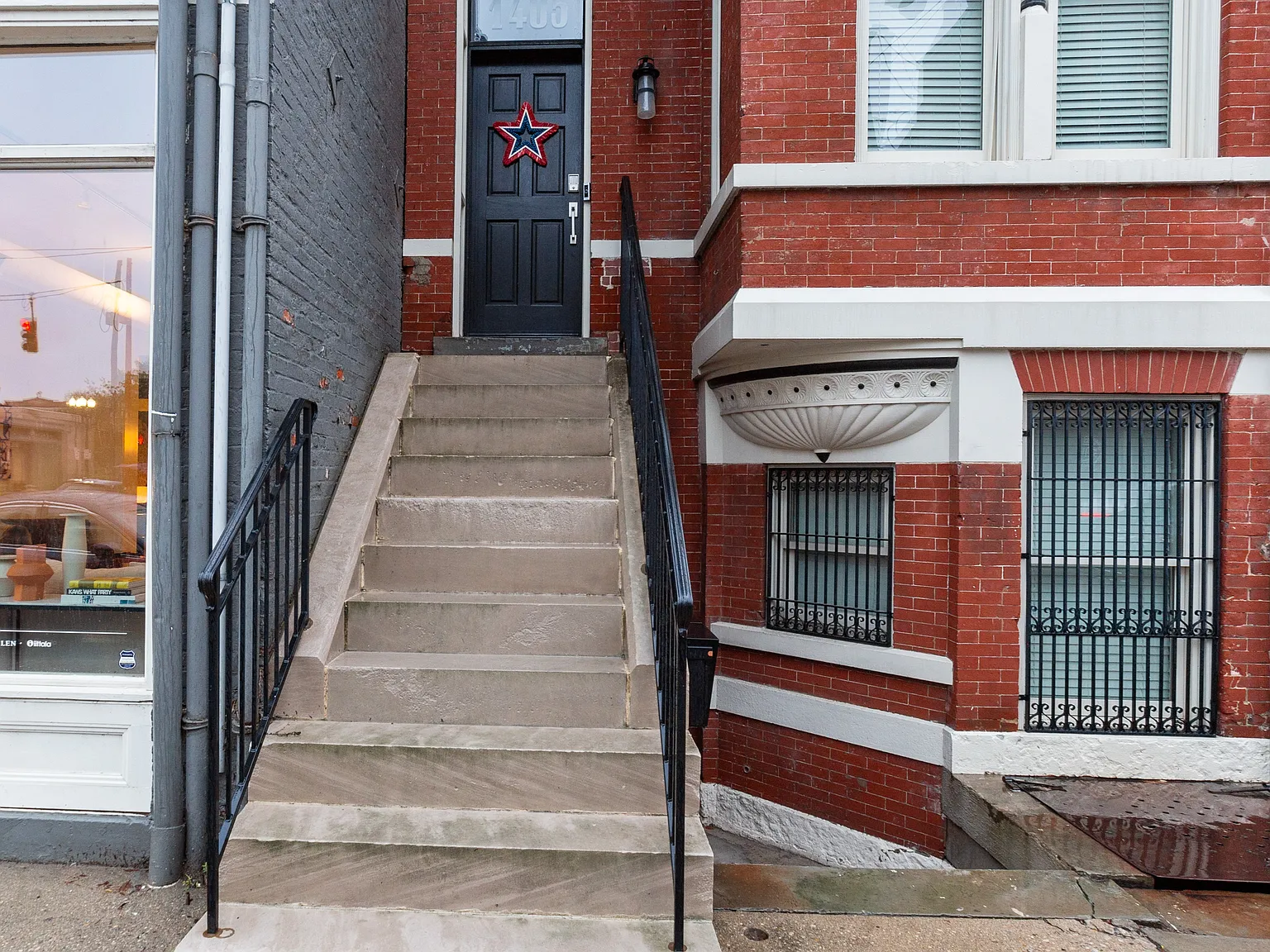 1 bed, 1.5 bath, 2300 sqft, $3,500 — Photo 2