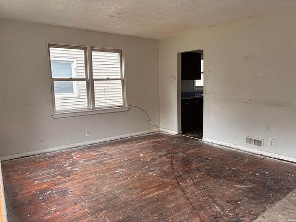 4th image of 1333 Johnson St
