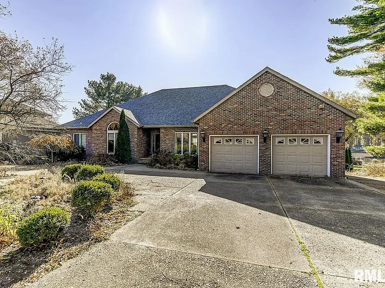 13 W Fairview Ln — Photo 1