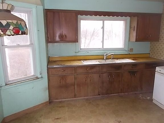 3rd image of 10768 W Macarthur Dr