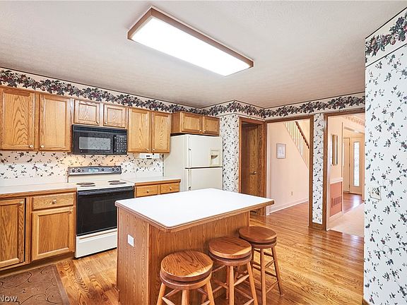 4th image of 2987 Woodcrest Dr