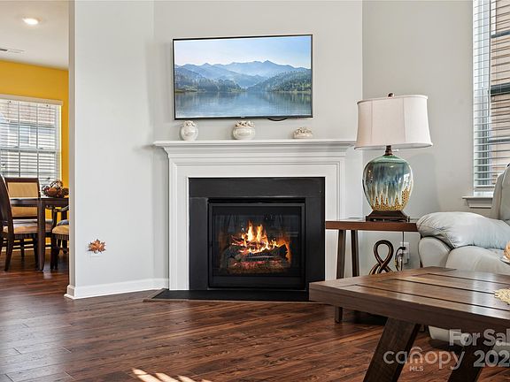 5th image of 9439 Maltese Dr #190