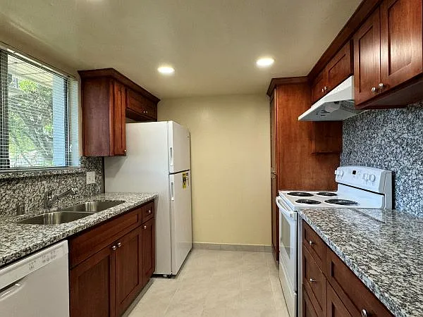 2 bed, 920 sqft, $1,195 — Photo 2