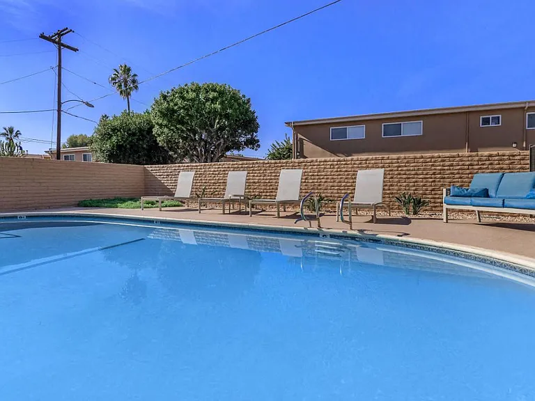 Dorado Plaza Apartments — Photo 15