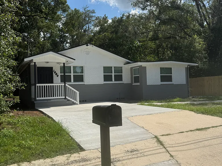 1926 Spring Drive Rd — Photo 1