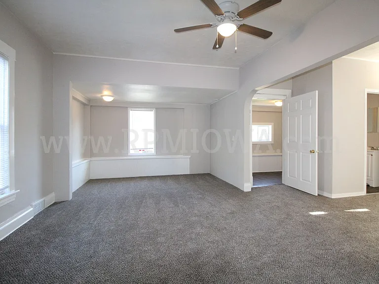 822 Clinton Ave — Photo 3