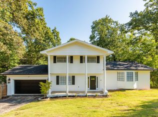 521 Briar Park Ln, Hixson, TN 37343