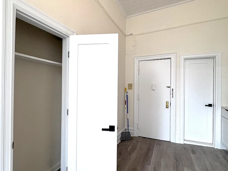 138 Montague St #8 — Photo 9