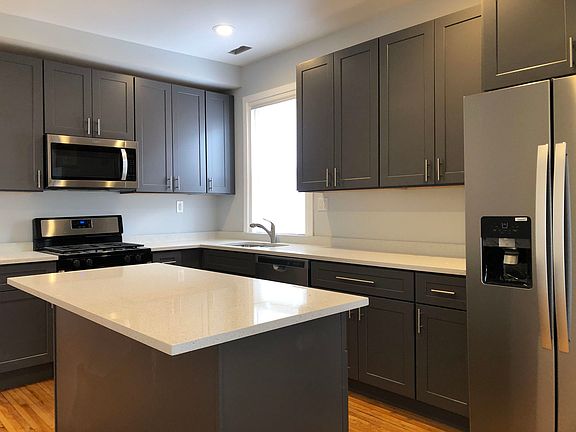 5th image of 3240 N Lawndale Ave #1