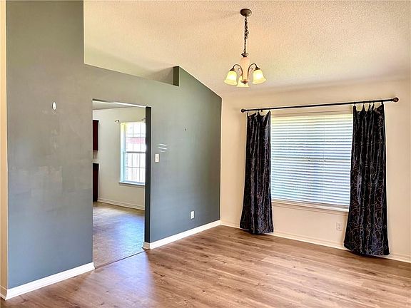 4th image of 2728 Rosebud Dr E