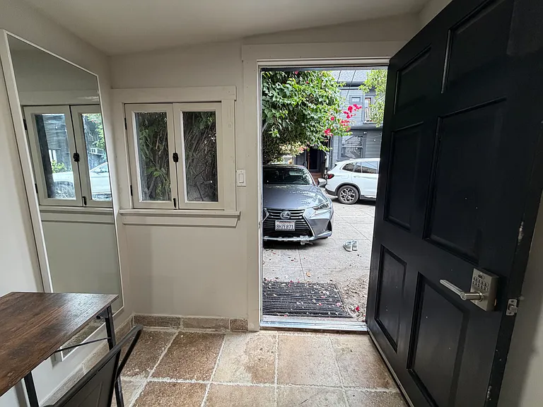 826 S Burlington Ave #G2 — Photo 3