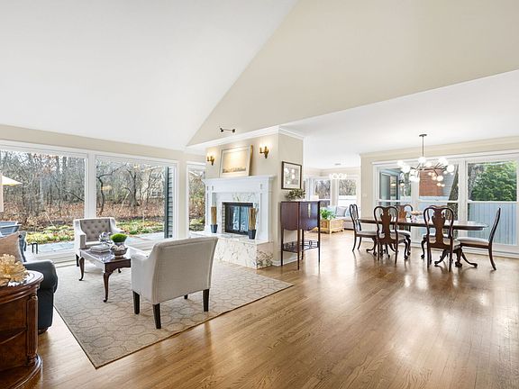 5th image of 45 Warrington Dr