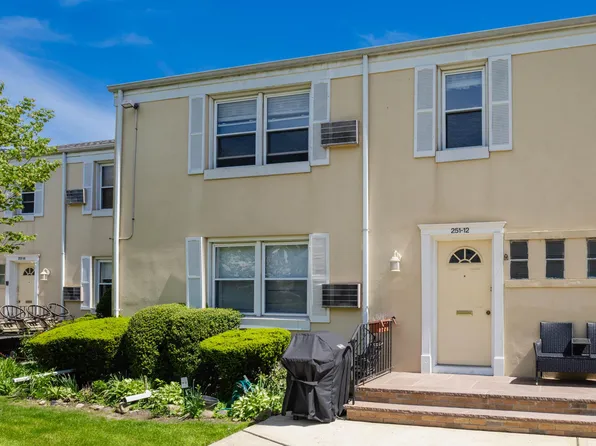 251-12 71st Rd #29B, Bellerose, NY 11426