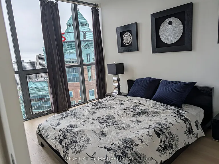 110 Charles St E #2408 — Photo 11