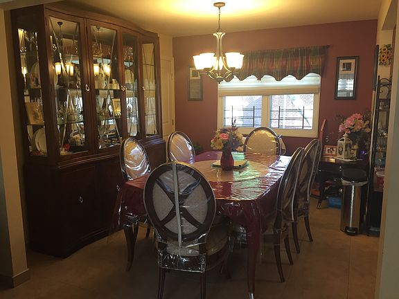 2nd image of 155 Avenue