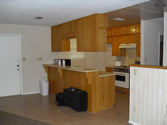 5th image of 510 E Ikard St