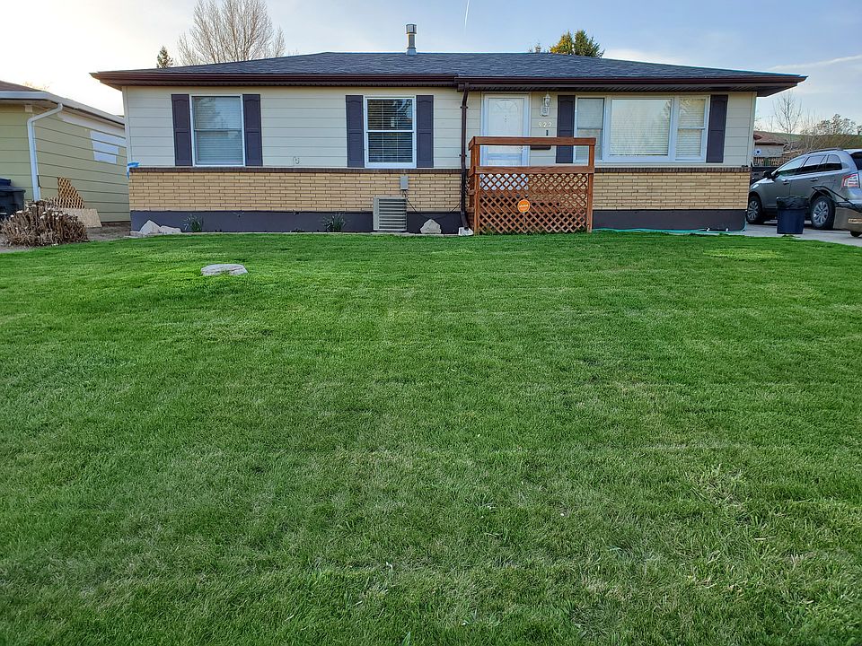 2nd image of 927 Avenue C NW