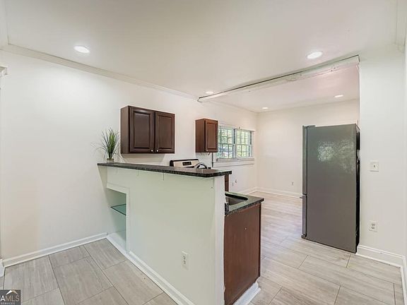 4th image of 511 Walnut St