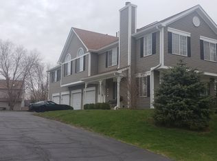 406 Sandhurst Ln #1, South Elgin, IL 60177