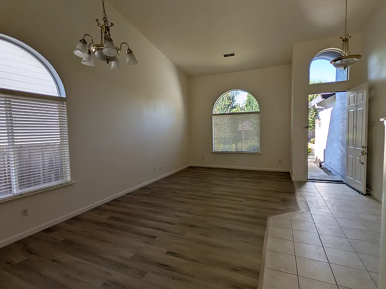 10250 Patti Way — Photo 2