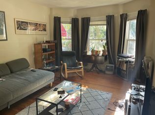 132 1/2 Oxford St #1, Cambridge, MA 02140