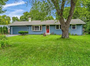 5620 Grove St, Roscoe, IL 61073