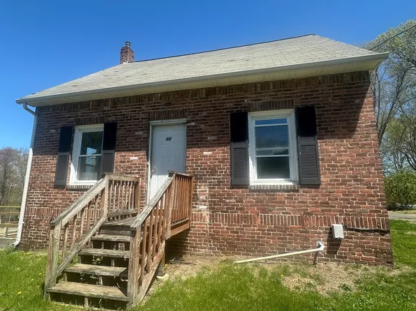 88 Newell St, Chicopee, MA 01013