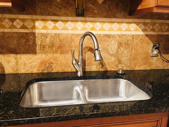 Tile backsplash, SS sink
