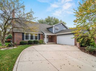 535 Williamsburg Rd, Glen Ellyn, IL 60137