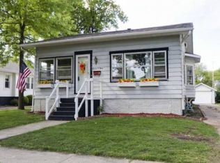 1103 W Vine St, Taylorville, IL
