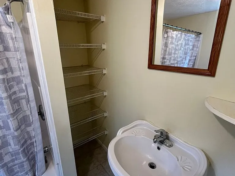 951 Celia Dr — Photo 16