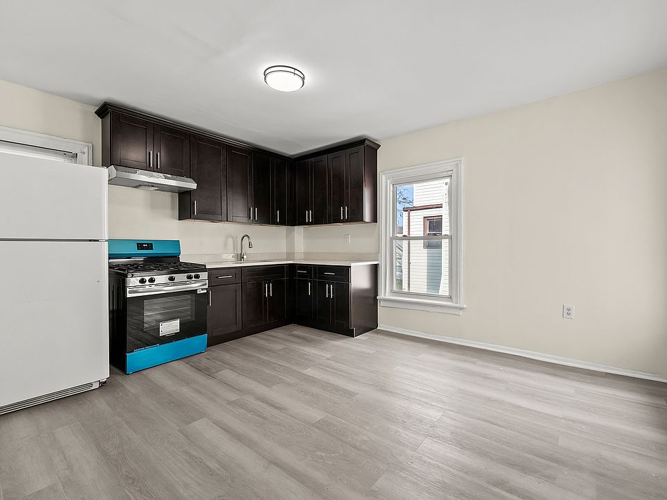 1st image of 11 Lafayette Pl Floor 2