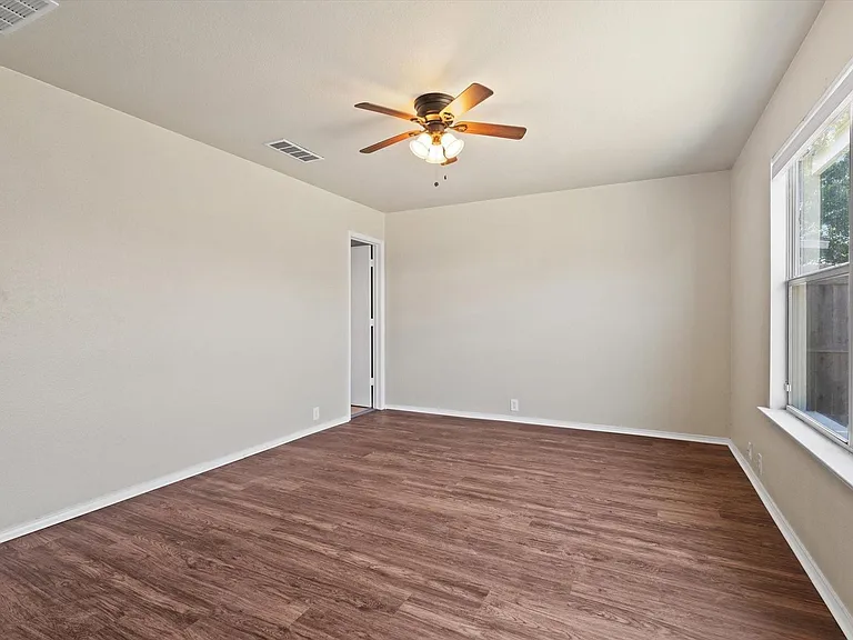 1300 Mallard Dr — Photo 12