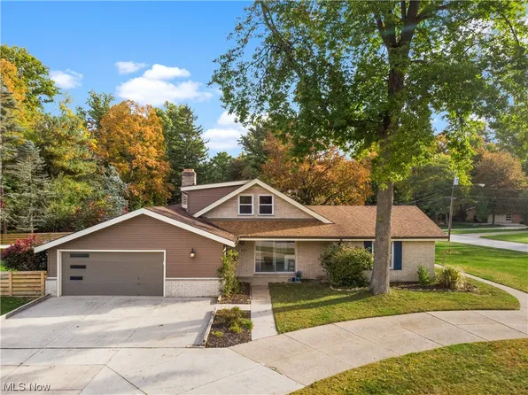 4380 Valley Forge Dr, Fairview Park, OH 44126
