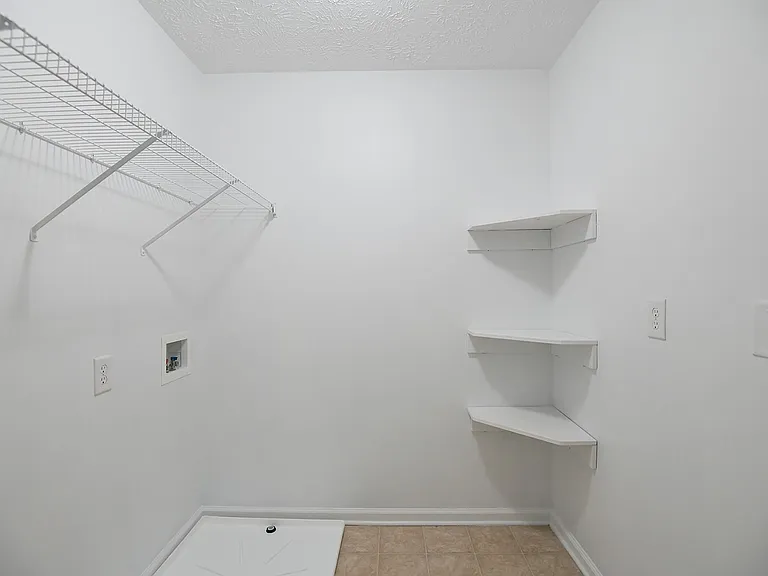 132 Tulip Grove Point — Photo 34