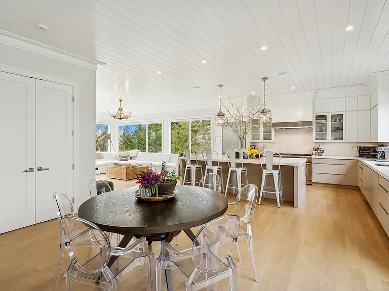 9 S Harbor Dr — Photo 11