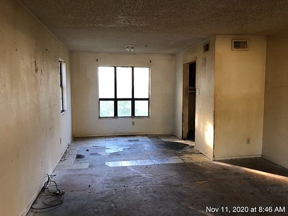 3rd image of 3811 Pansy St