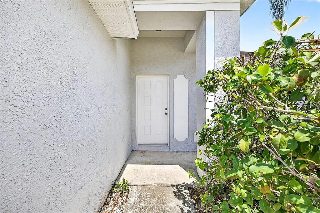 4 bed, 2.0 bath, 1868 sqft, $2,850 — Photo 4