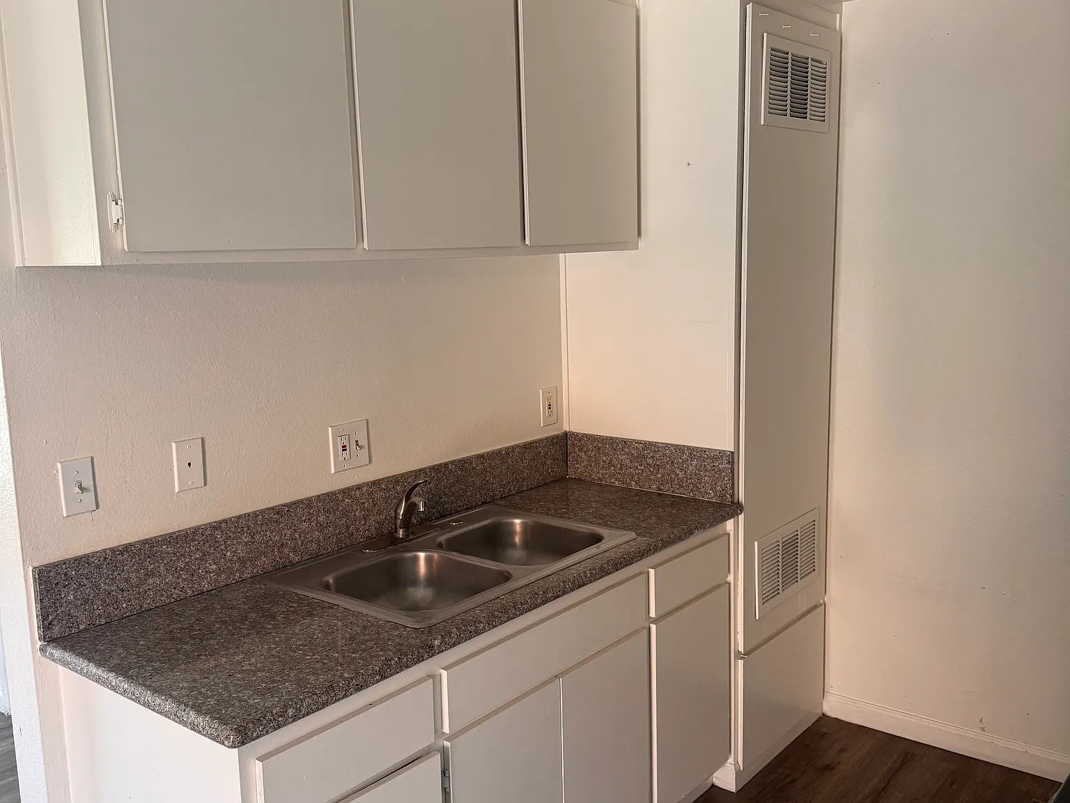 2 bed, 750 sqft, $2,100 — Photo 4