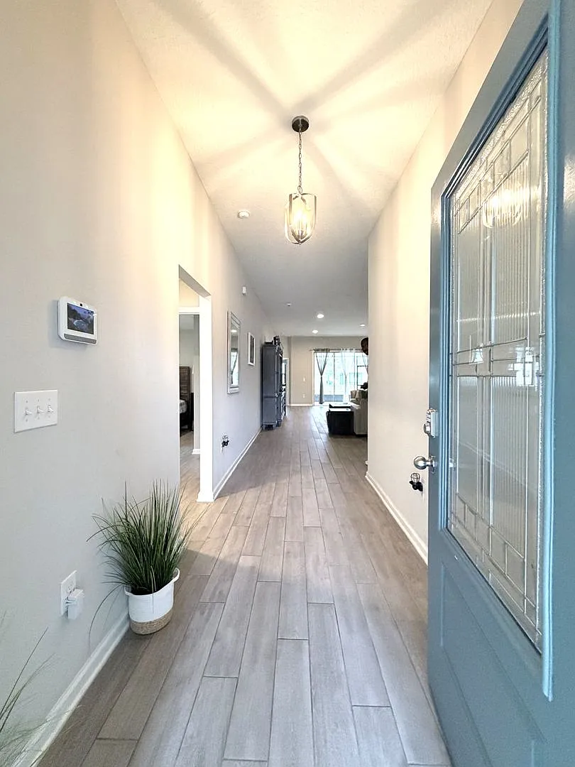 4 bedrooms, 3 bathrooms, and a 3-car garage, Fenced - water view — Photo 3