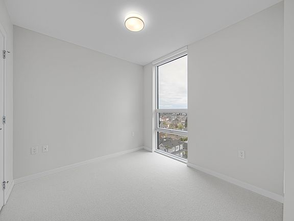 4th image of 485 W 42nd Ave #606