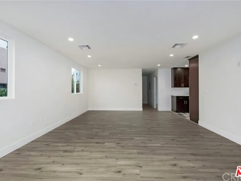 2319 S Redondo Blvd — Photo 3