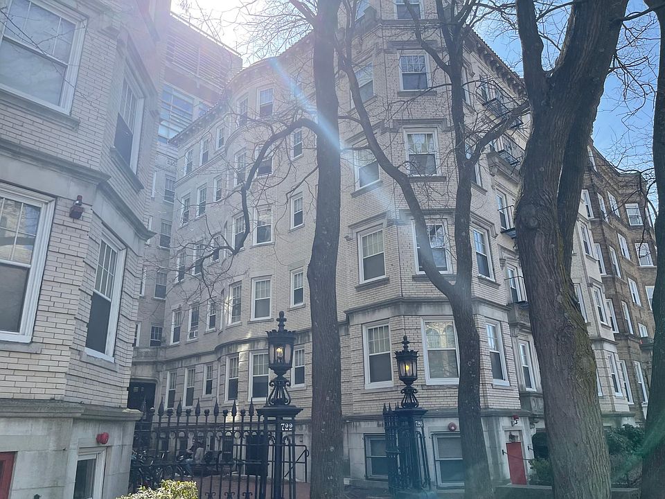 2nd image of 722 Commonwealth Ave #404