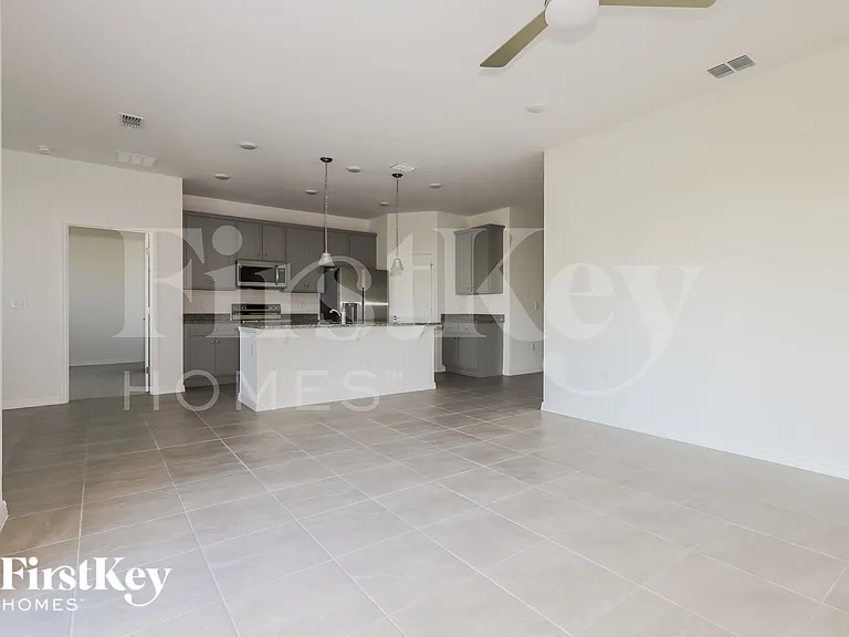 414 Reina Way — Photo 4