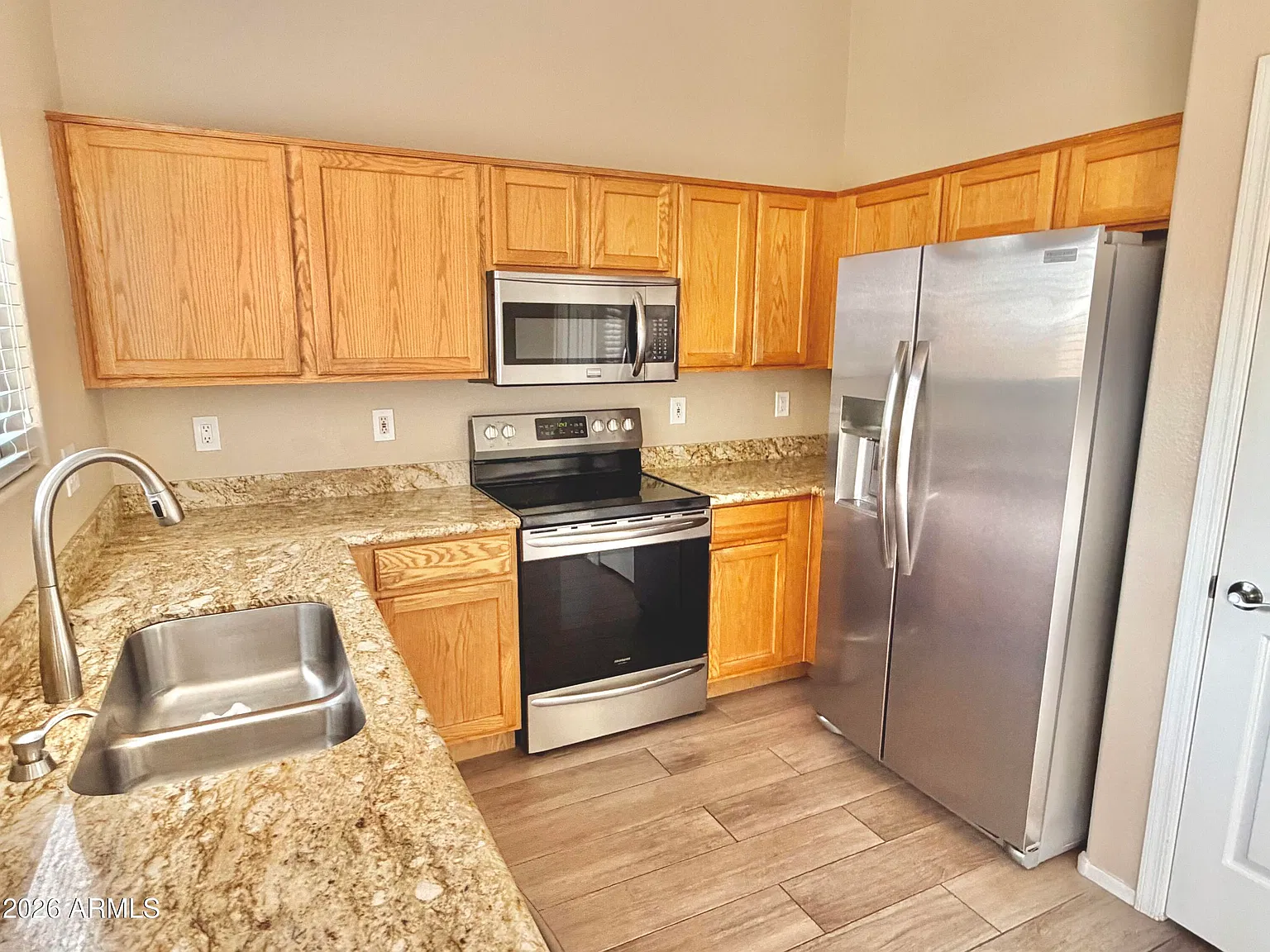 3 bed, 2.0 bath, 1169 sqft, $2,450 — Photo 4