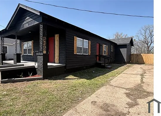 1116 Chicago Ave — Photo 2