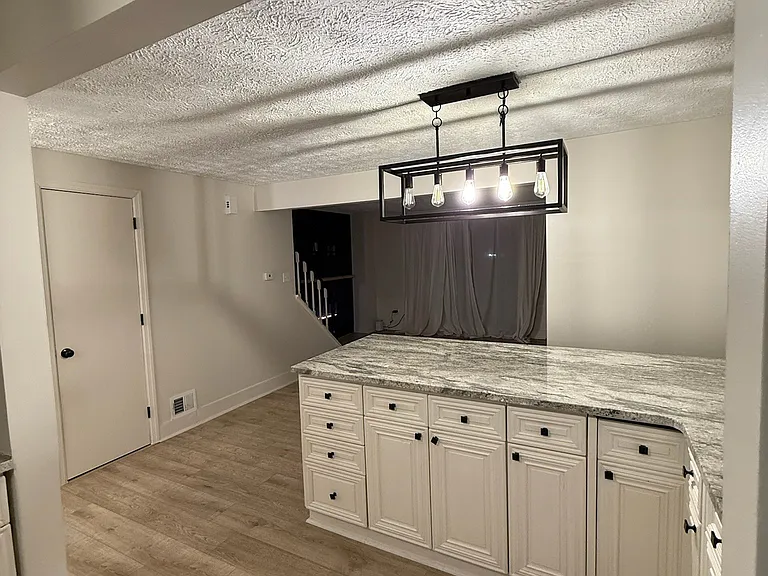 195 Scott Ln — Photo 3