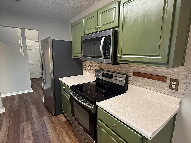 5153 Victoria Dr — Photo 11