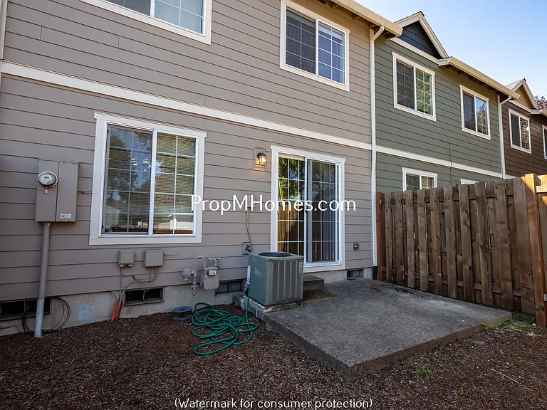 259 N Cedar St — Photo 16