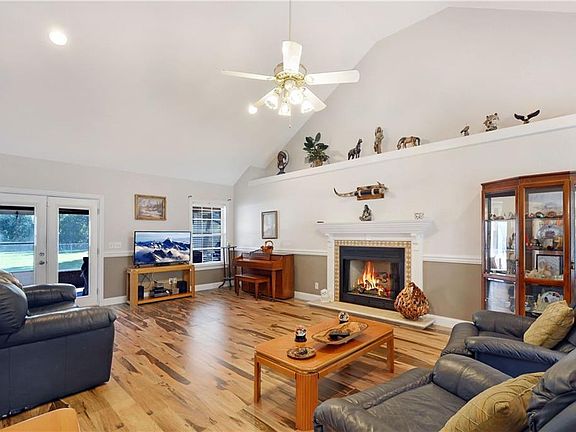 4th image of 402 Brentwood Cir
